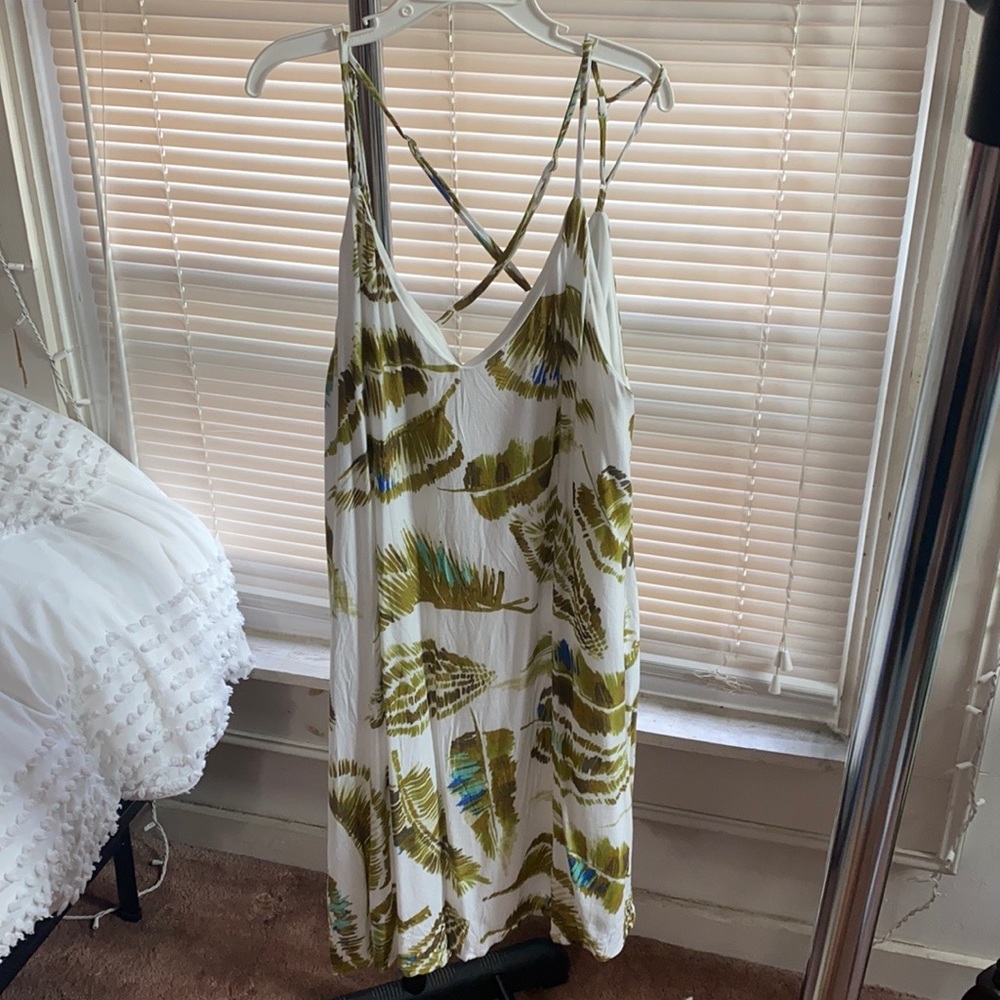 (Everly) Dress with leaf pattern